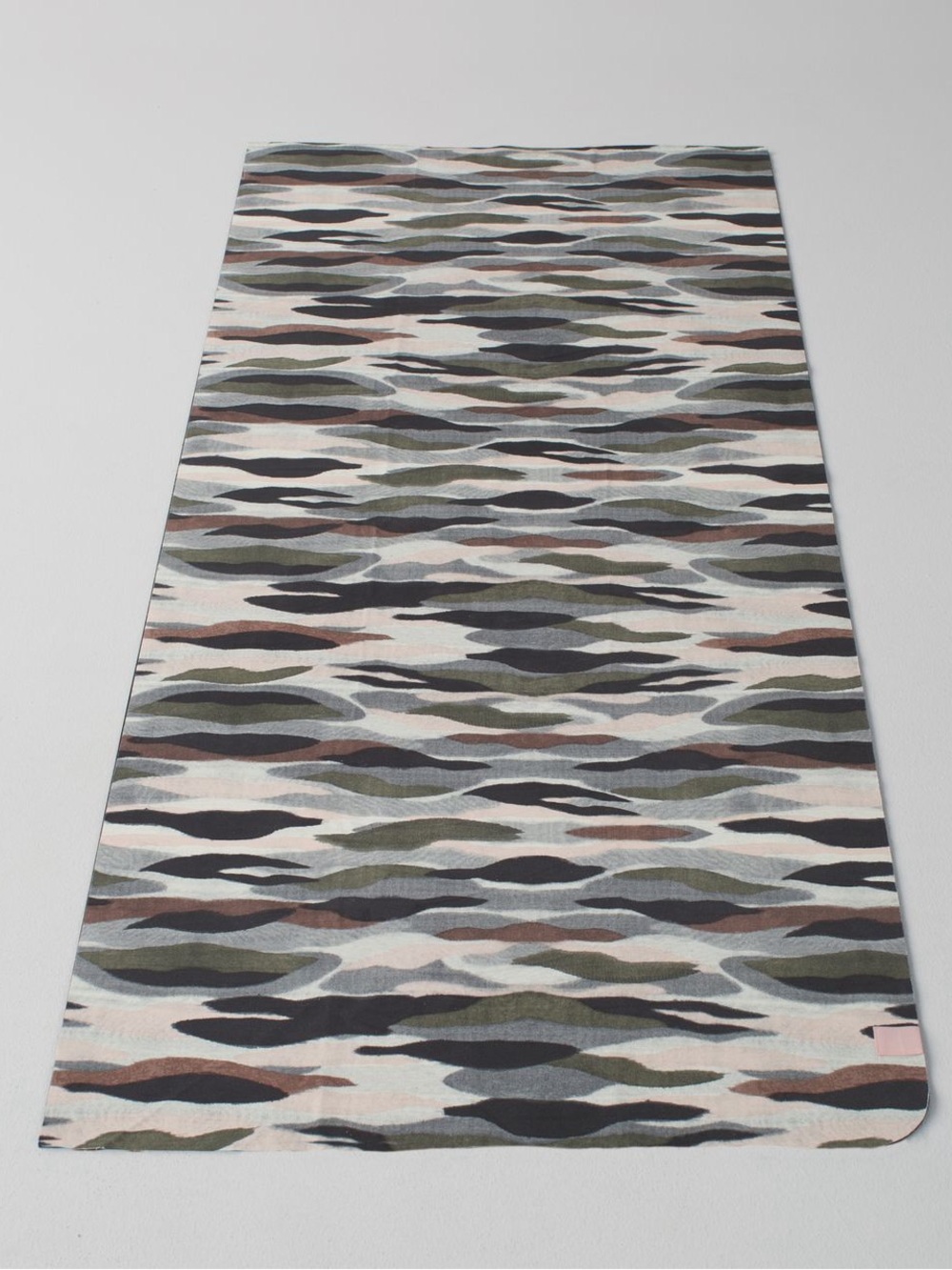 Lululemon The Towel
Coast Camo Butter Pink Multi